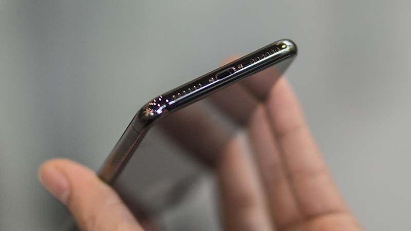 Trên tay iPhone X màu đen