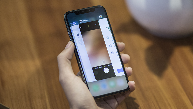 Trên tay iPhone X màu đen