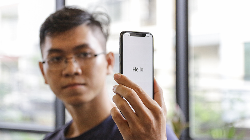 Trên tay iPhone X màu đen