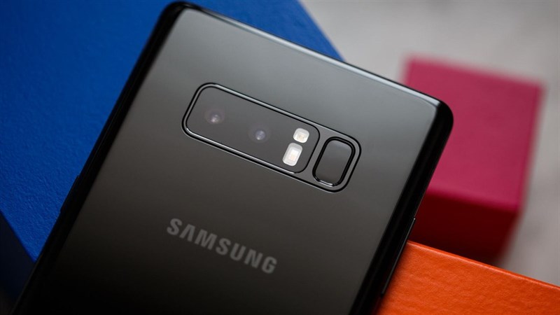 Mặt sau của Galaxy Note 8 có camera kép