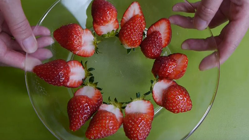 How to make super strange two-color strawberry jelly