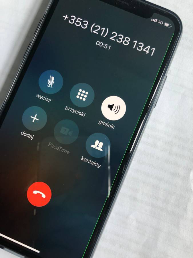 Hình ảnh màn hình iPhone X lỗi sọc xanh lá cây được thành viên tomek80 trên Apple Support Communities chia sẻ