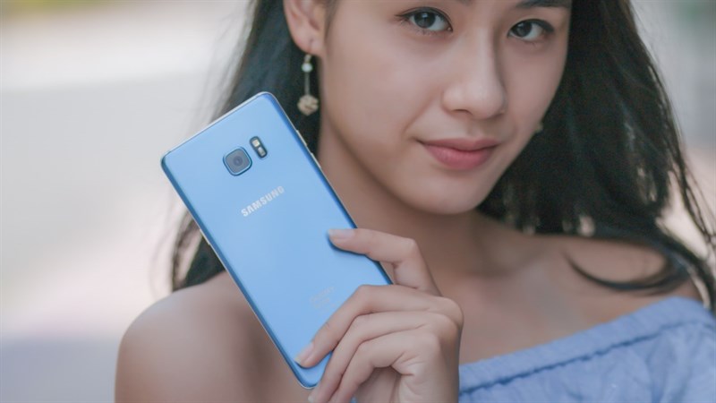 5 mẫu smartphone phiên bản giới hạn dành cho Fan nổi bật nhất 2017 - ảnh 2 5 mẫu smartphone phiên bản giới hạn dành cho Fan nổi bật nhất 2017 - ảnh 2