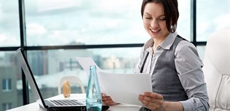 Vì sao phải uống đủ nước ở nơi công sở?