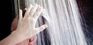 Điều gì sẽ xảy ra khi bạn tắm quá khuya?