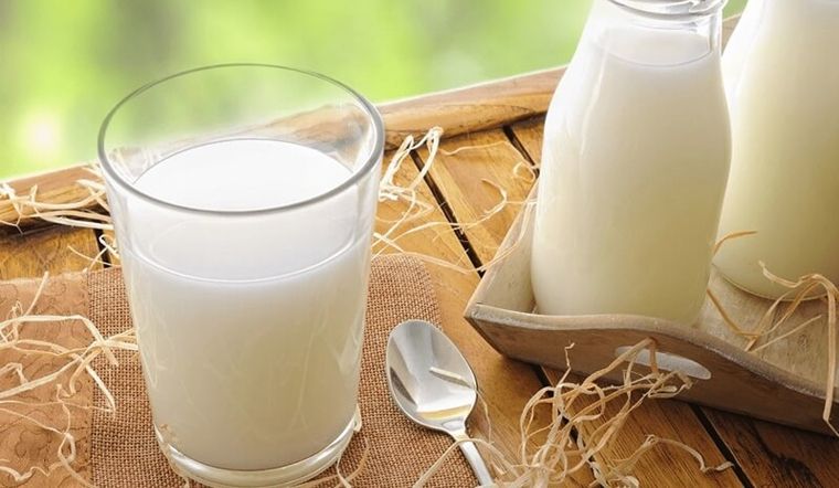 Cách rửa mặt bằng sữa tươi giúp trắng da, mịn màng như spa