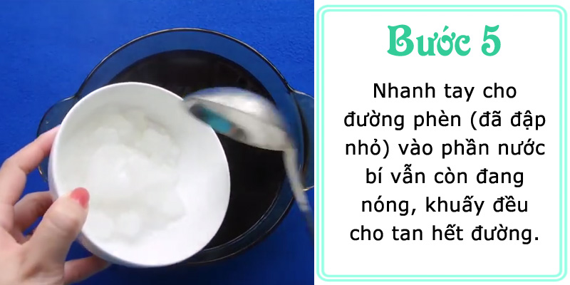 Cho đường phèn đã đập nhỏ vào khuấy đều cho tan