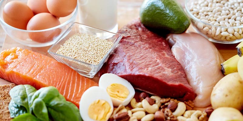 Protein tiêu hóa chậm hơn so với những loại thực phẩm khác, do đó khi ăn chúng vào bữa trưa nghĩa là bạn sẽ cung cấp cho cơ thể nguồn năng lượng kéo dài. 