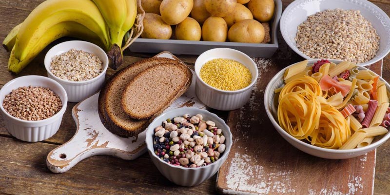 Carbohydrates tổng hợp là những thực phẩm như: bánh mì, gạo lứt, ngũ cốc, khoai lang…những thực phẩm này chứa nhiều chất xơ tốt cho hệ tiêu hóa, giúp làn da khỏe mạnh hơn
