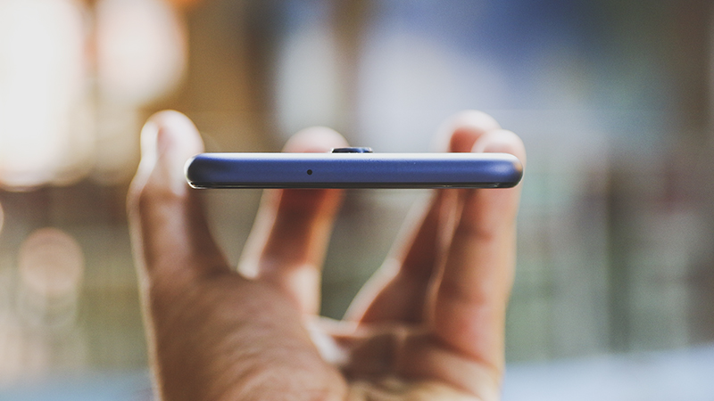 Trên tay Huawei Nova 2i màu xanh navy Trên tay Huawei Nova 2i màu xanh navy