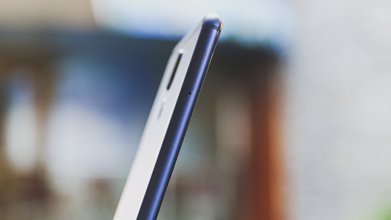 Trên tay Huawei Nova 2i màu xanh navy Trên tay Huawei Nova 2i màu xanh navy