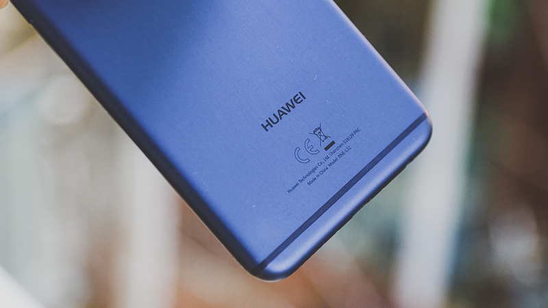 Trên tay Huawei Nova 2i màu xanh navy Trên tay Huawei Nova 2i màu xanh navy