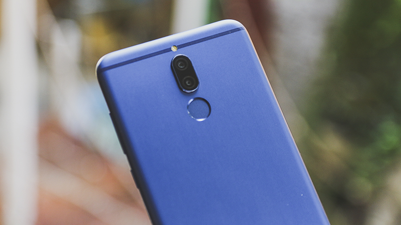 Trên tay Huawei Nova 2i màu xanh navy Trên tay Huawei Nova 2i màu xanh navy