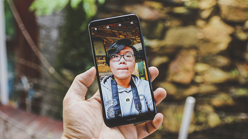 Trên tay Huawei Nova 2i màu xanh navy Trên tay Huawei Nova 2i màu xanh navy