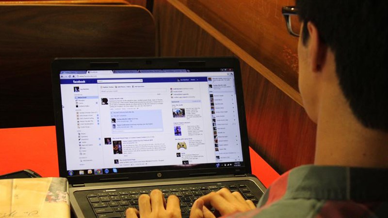 Chuyển đổi nhiều tài khoản facebook