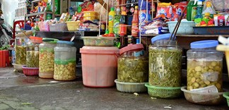 Có nên muối dưa cải trong hũ nhựa?
