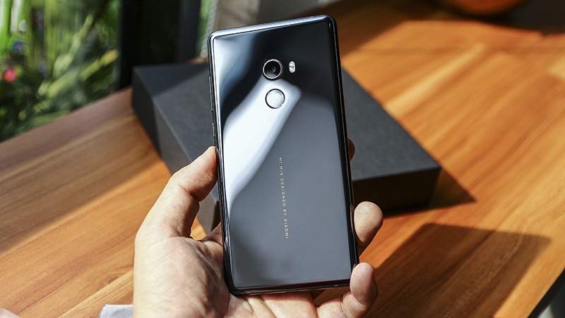 Trên tay Xiaomi Mi MIX 2 chính hãng
