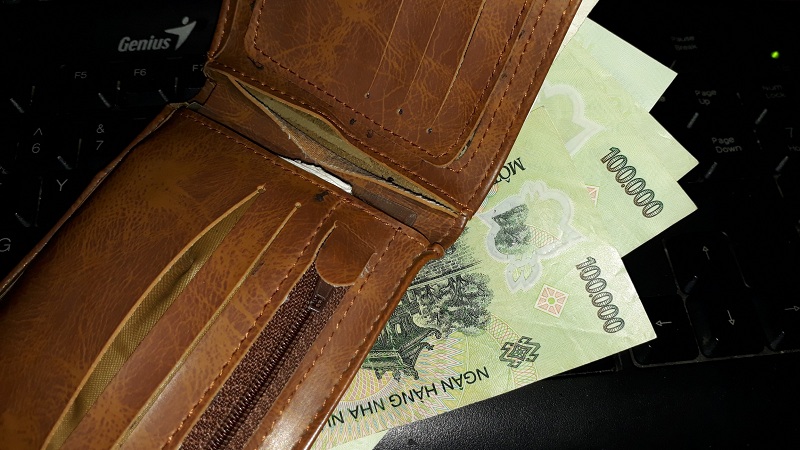 Chi tiêu quá nhiều tiền cho smartphone mới Chi tiêu quá nhiều tiền cho smartphone mới