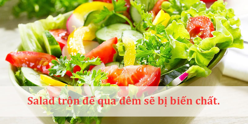 Ăn salad trộn để qua đêm có thể gây đau bụng