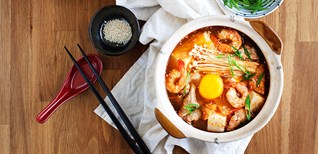 Nên dùng nồi gì trên bàn ăn? Ưu nhược điểm của các loại nồi phổ biến