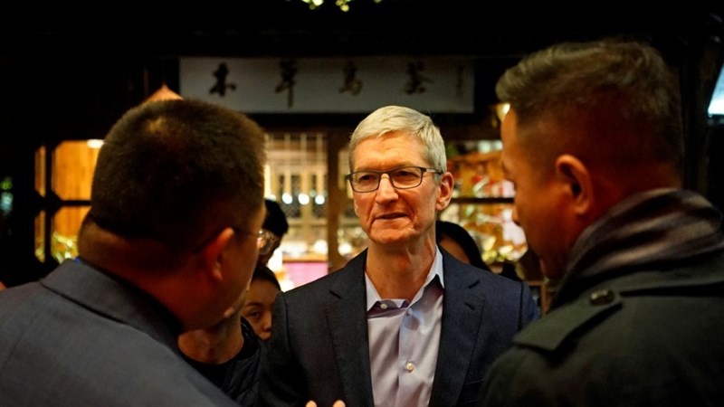 Tim Cook chia sẻ về sự cần thiết của quyền riêng tư, an ninh và lòng nhân đạo Tim Cook chia sẻ về sự cần thiết của quyền riêng tư, an ninh và lòng nhân đạo