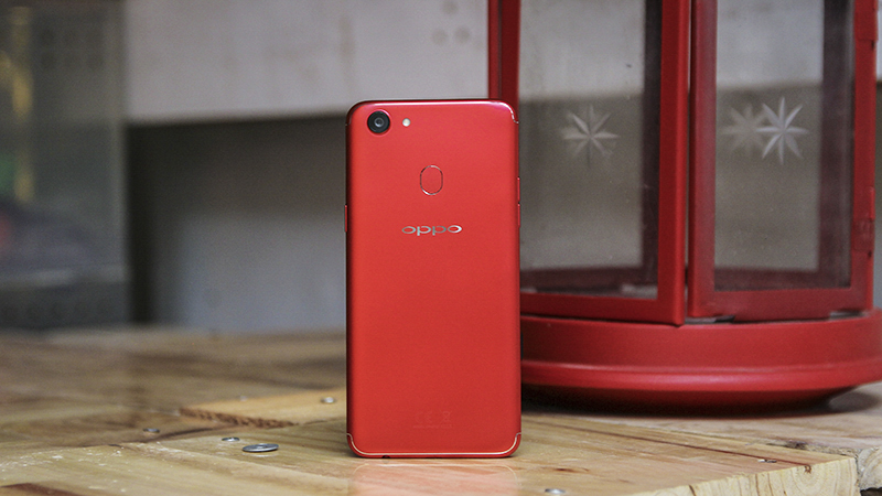 Trên tay Oppo F5 bản 6 GB RAM