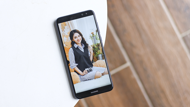 TOP 5 smartphone màn hình tràn viền đáng sắm, giá chỉ từ 4.99 triệu - ảnh 5 TOP 5 smartphone màn hình tràn viền đáng sắm, giá chỉ từ 4.99 triệu - ảnh 5