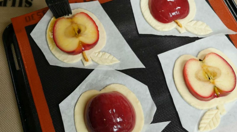 Cách làm bánh táo từ quả táo rất lạ mắt