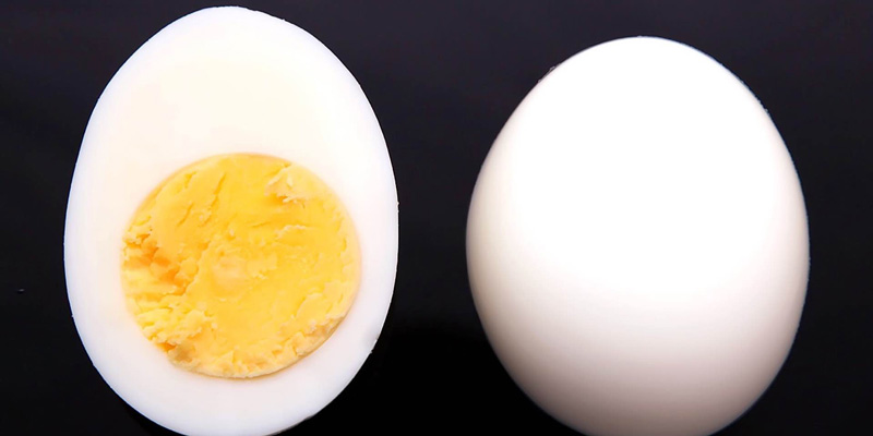Vì sao chỉ ăn lòng đỏ trứng lại không tốt?
