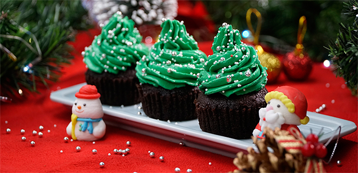 Cách làm bánh cupcake cây thông Giáng Sinh cực xinh Cách làm bánh cupcake cây thông Giáng Sinh cực xinh