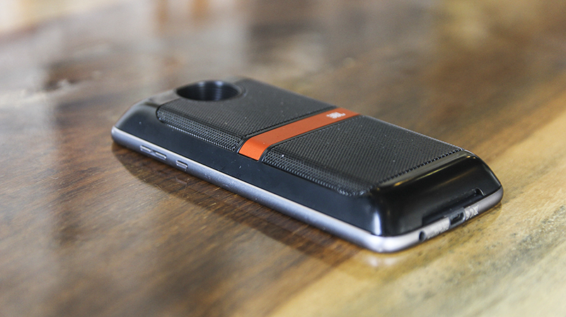 Đánh giá Moto mod JBL Soundboot Đánh giá Moto mod JBL Soundboot