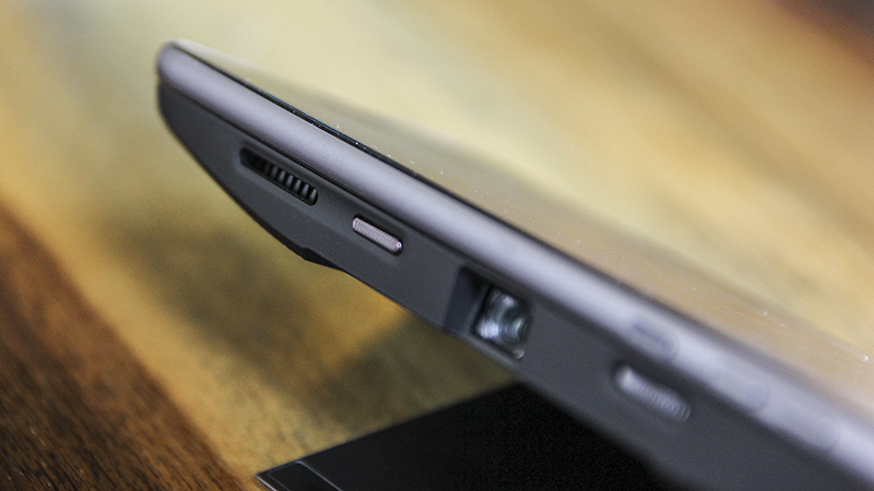 Đánh giá moto mod Insta Share Projector Đánh giá moto mod Insta Share Projector