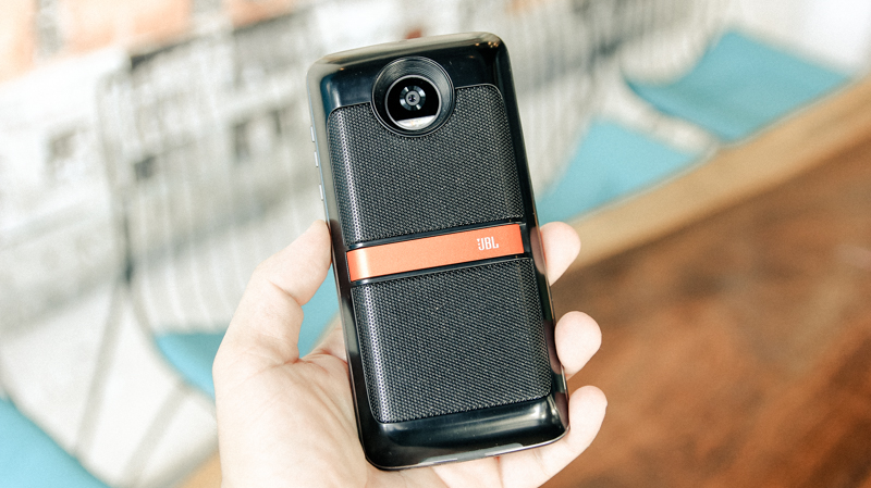 Trên tay moto mod JBL Soundboot