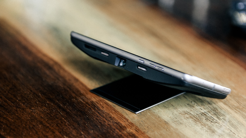 Trên tay moto mod Insta Share Projector