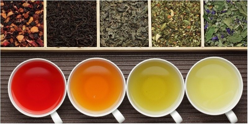 So sánh trà và nước trà đóng chai