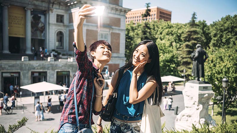 9% trong số 200 người, chụp nhiều hơn 8 tấm hình tự sướng mỗi ngày, trong khi 25% chia sẻ ít nhất là 3 tấm hình selfie lên mạng xã hội mỗi ngày. 9% trong số 200 người, chụp nhiều hơn 8 tấm hình tự sướng mỗi ngày, trong khi 25% chia sẻ ít nhất là 3 tấm hình selfie lên mạng xã hội mỗi ngày.