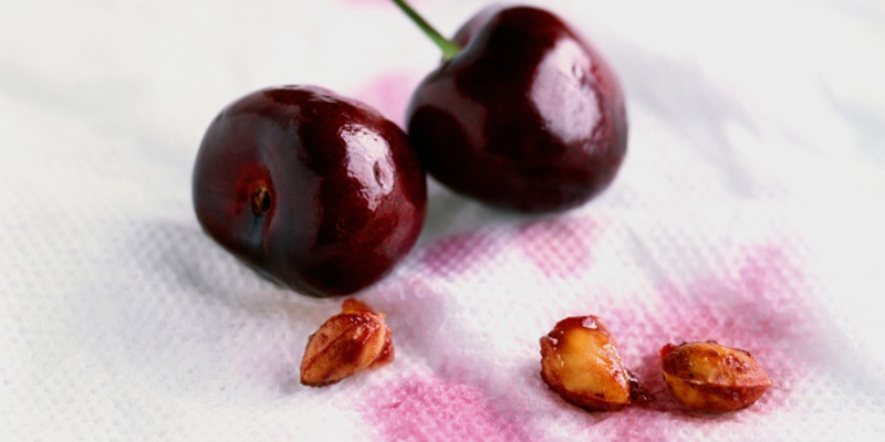 How to clean cherry stains on clothes and utensils