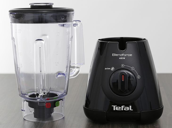 11 lý do nên mua máy xay sinh tố Tefal cho căn bếp nhà bạn > Máy xay sinh tố Tefal BL3058 có thân máy và cối xoay dễ dàng tháo rời, vệ sinh sau khi sử dụng
