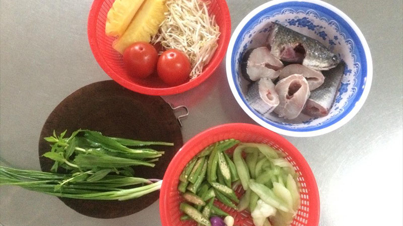 Cách nấu canh chua cá lóc chuẩn vị miền Tây