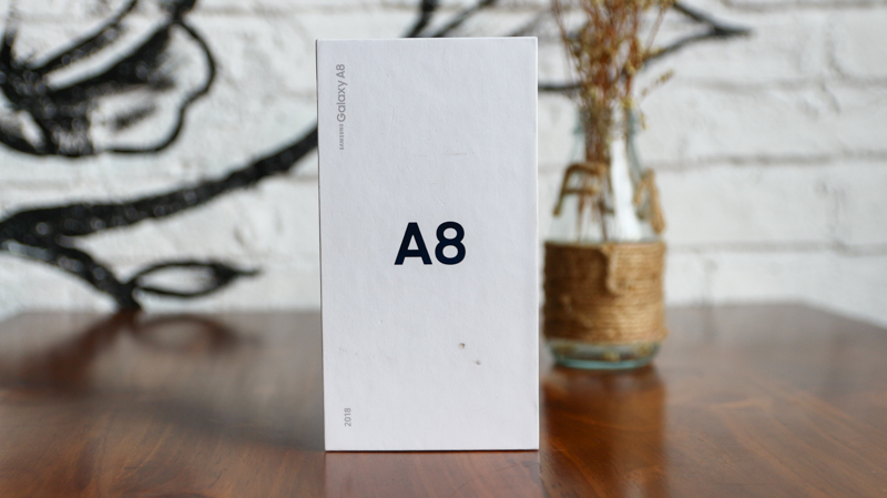 Trên tay Galaxy A8 2018 màu vàng Trên tay Galaxy A8 2018 màu vàng