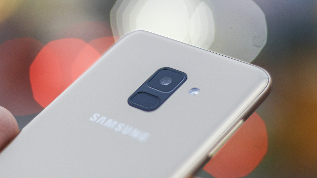 So sánh Galaxy A8 2018 và Galaxy A7 2017