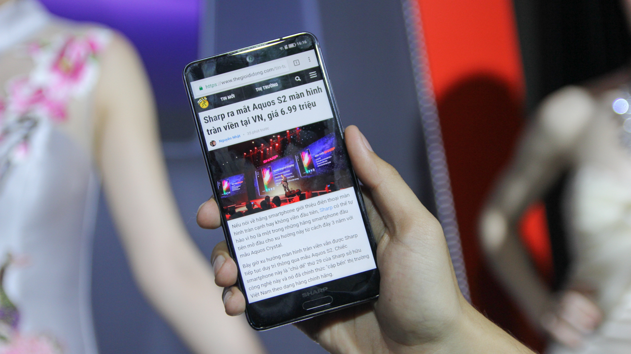 Trên tay Sharp Aquos S2