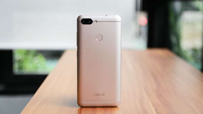 400 suất đặt trước Zenfone Max Plus M1 hiện đã cháy hàng tại TGDĐ