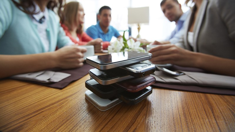 Nhiều người đang cố gắng kiềm chế việc “nghiện” smartphone