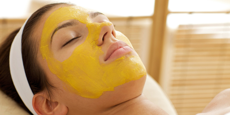 Công dụng và cách chăm sóc da tại nhà bằng bột nghệ