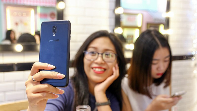 Galaxy J7 Pro, J7+ và câu chuyện camera Chinh phục bóng tối
1 - ảnh 1 Galaxy J7 Pro, J7+ và câu chuyện camera Chinh phục bóng tối
1 - ảnh 1