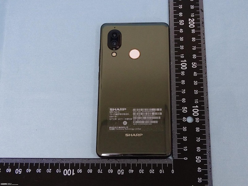 Sharp Aquos S3 lộ ảnh thực tế, viền cạnh trên có “notch” - ảnh 2 Sharp Aquos S3 lộ ảnh thực tế, viền cạnh trên có “notch” - ảnh 2