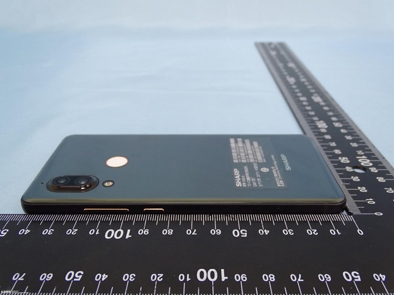 Sharp Aquos S3 lộ ảnh thực tế, viền cạnh trên có “notch” - ảnh 3 Sharp Aquos S3 lộ ảnh thực tế, viền cạnh trên có “notch” - ảnh 3
