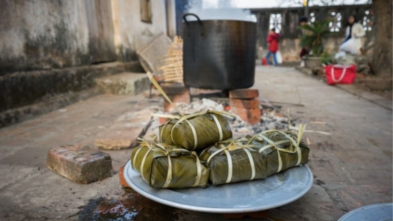 How many days can bánh chưng and bánh tét be preserved for?