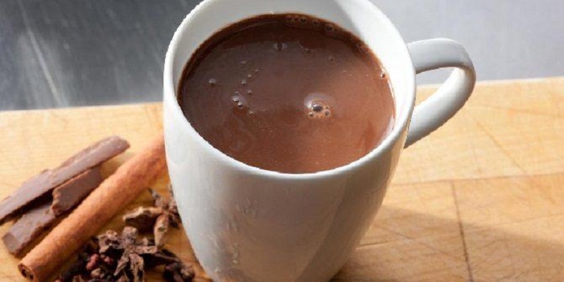 2 cốc chocolate đen nóng mỗi ngày tốt cho sức khỏe.